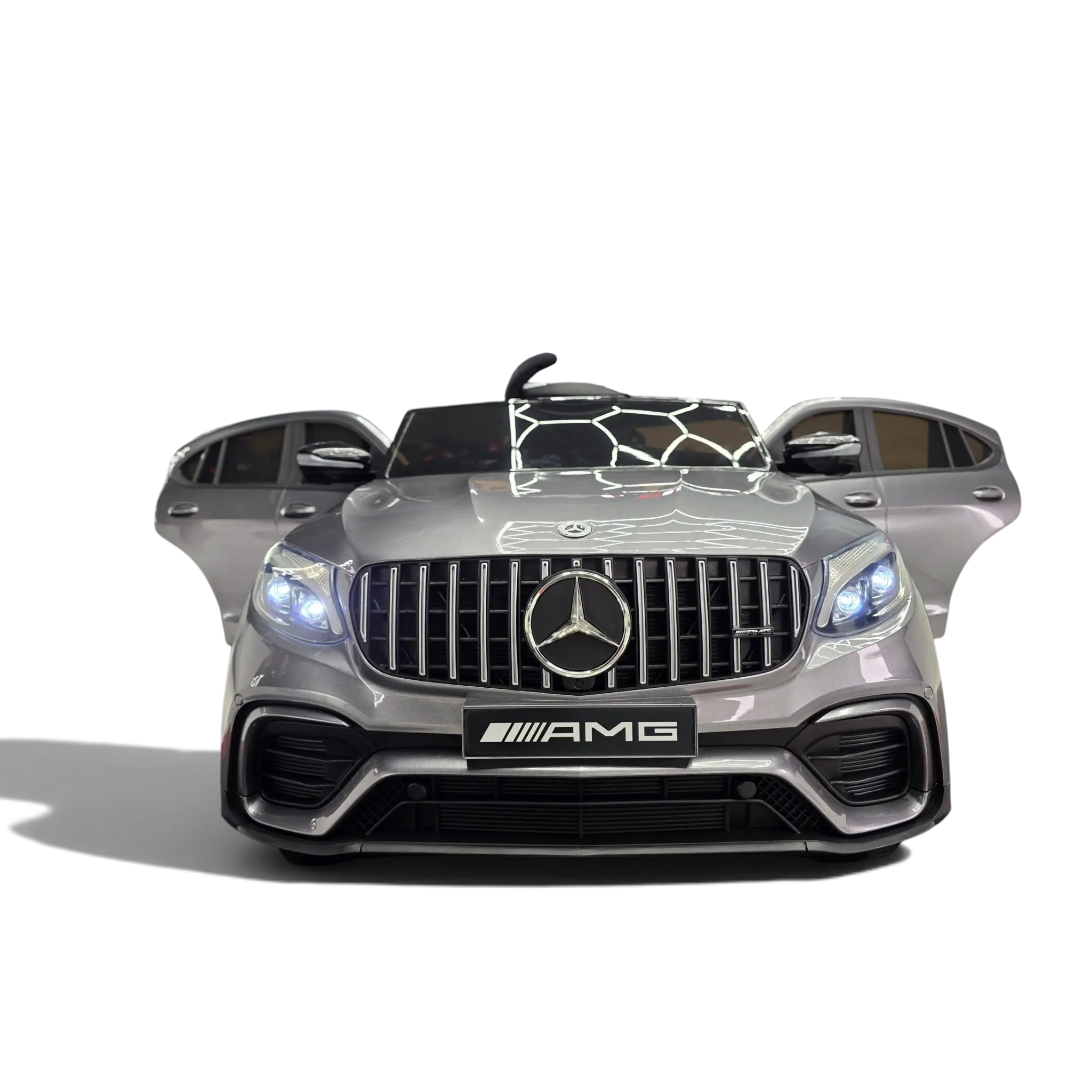 Voiture électrique enfant Odecare Mercedes GLC 63 AMG grise métallisée avec phares LED allumés et portes ouvertes