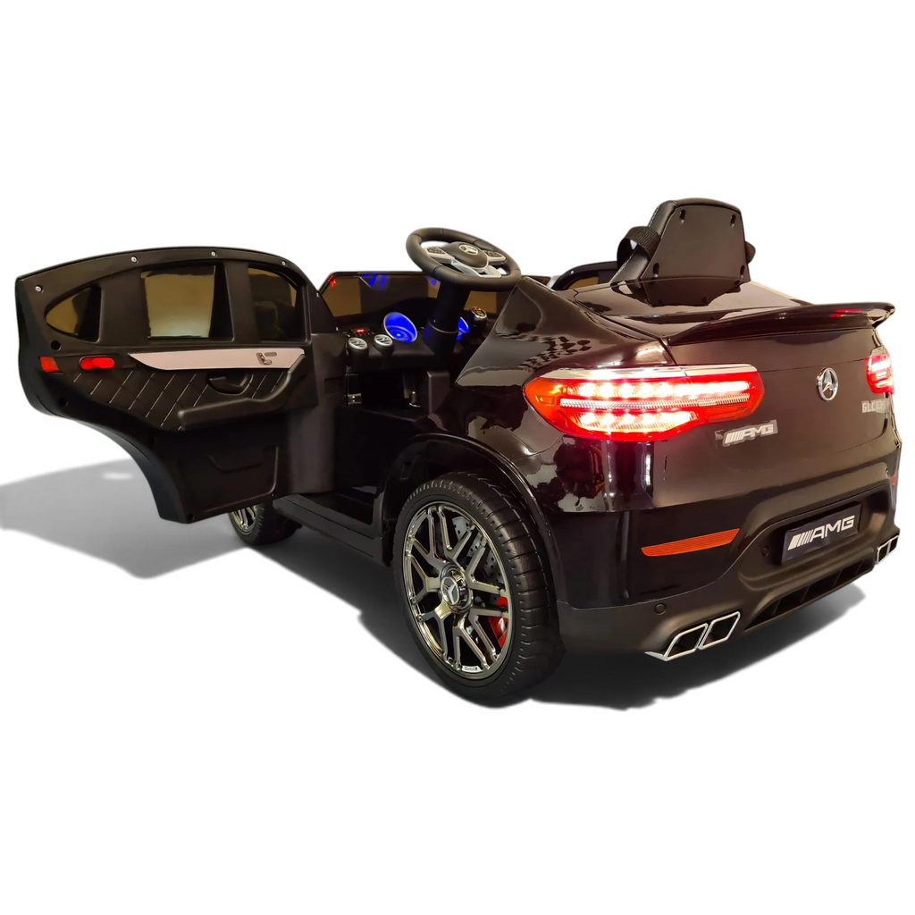 Voiture électrique enfant Petit Pilote Mercedes GLC 63 AMG noire métallisée avec portes ouvertes et feux arrière allumés