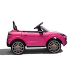 Voiture électrique pour enfant Petit Pilote Porsche Cayenne rose avec pneus EVA et siège en cuir, vue de profil