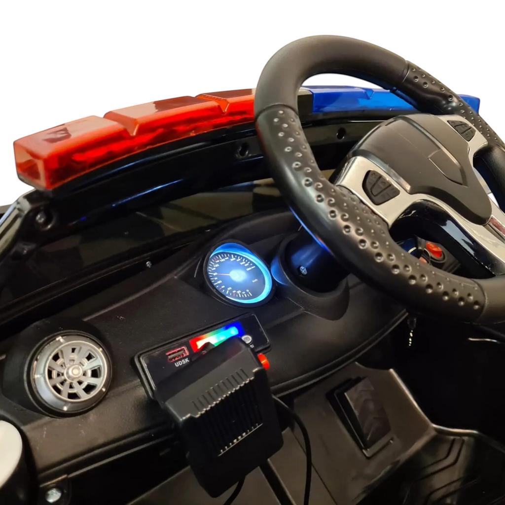 Tableau de bord de la voiture de police électrique Petit Pilote avec volant, compteur lumineux et sirène rouge et bleue