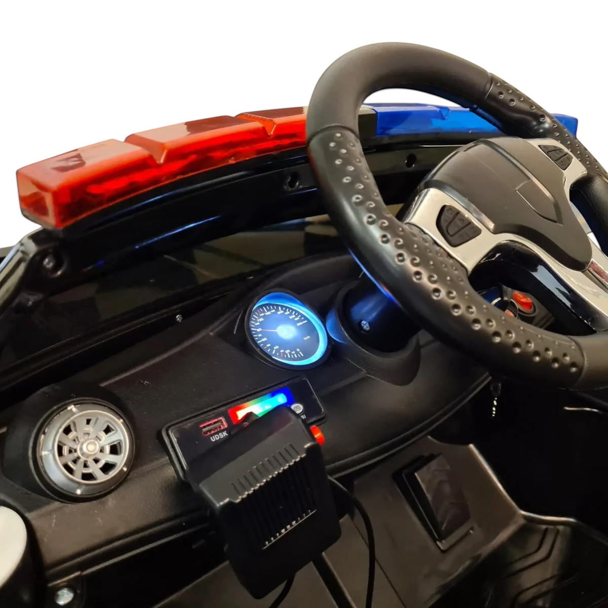 Tableau de bord de la voiture de police électrique Petit Pilote avec volant, compteur lumineux et sirène rouge et bleue
